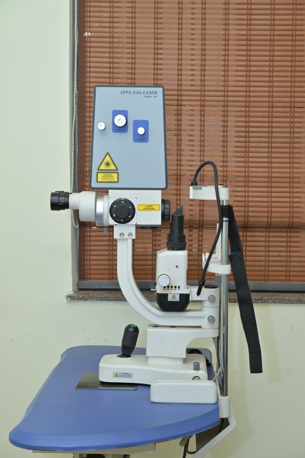 Retina examination with indirect ophthalmoscope